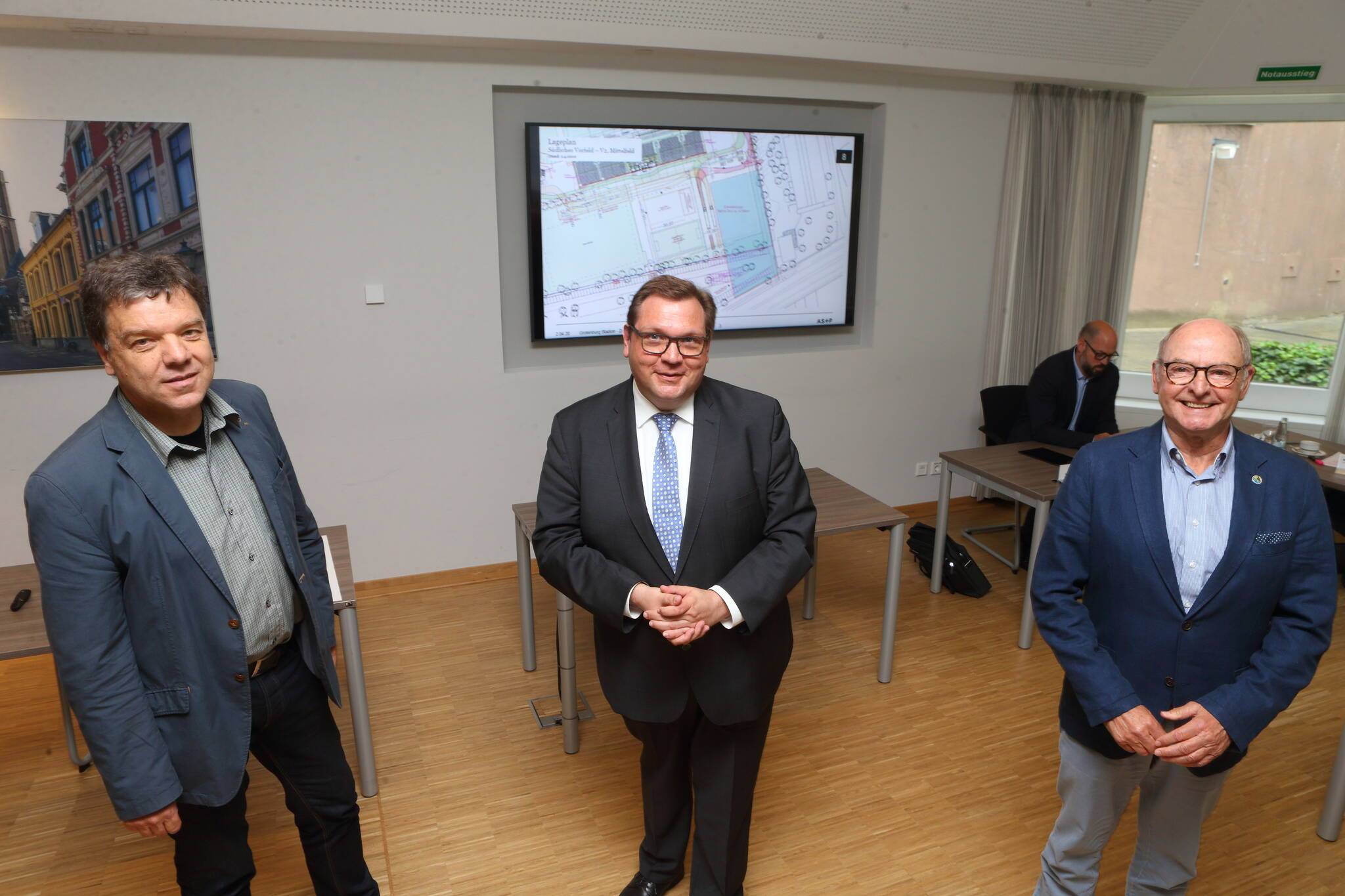  Präsentierten heute erste Pläne (von links): Zoodirektor Dr. Wolfgang Dreßen, Oberbürgermeister Frank Meyer sowie Zoofreunde-Vorsitzender Friedrich R. Berlemann 