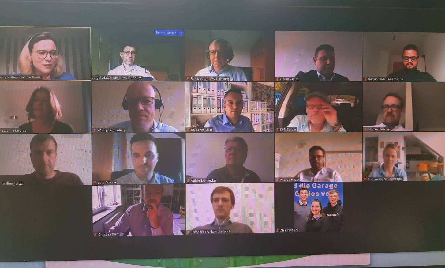 Bei der Pressekonferenz saßen Duisburger Wirtschaftsakteure und Journalisten gemeinsam am virtuellen Tisch.
