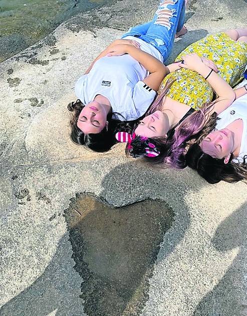  Erst 14 Tage Quarantäne, dann Besuch auf Abstand bei Patin Gülistan Yüksel (l.): Greta Zeidler ist zurück aus den USA. Regelmäßig hatte sie im Extra-Tipp von ihren Erlebnissen berichtet. 