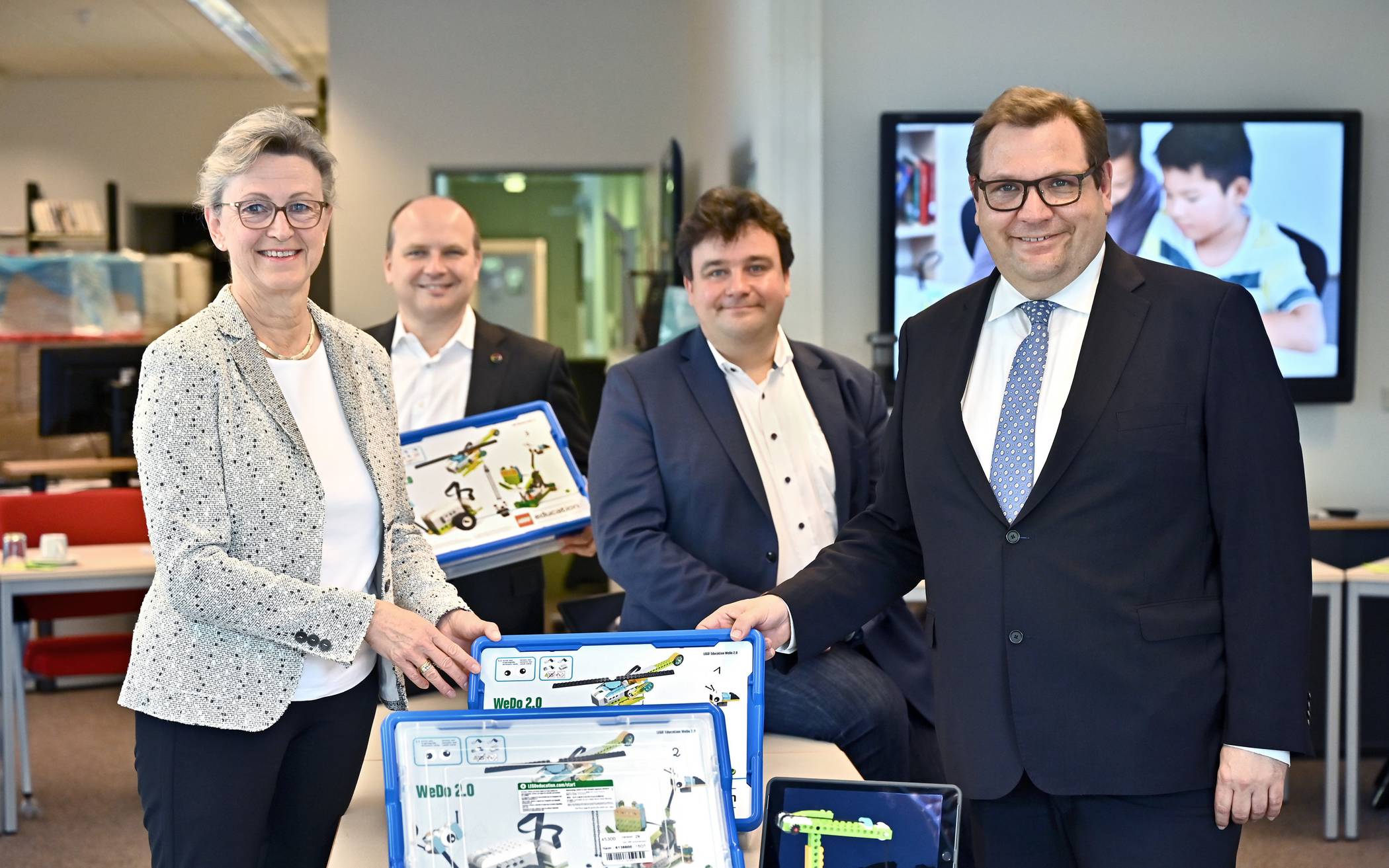 Spendenübergabe von Covestro an Grundschulen