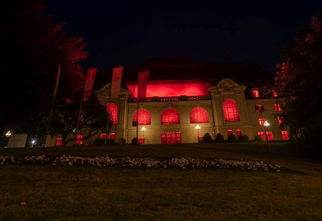 Leuchtendes Mahnmal: die Kaiser-Friedrich-Halle an der Hohenzollernstraße.