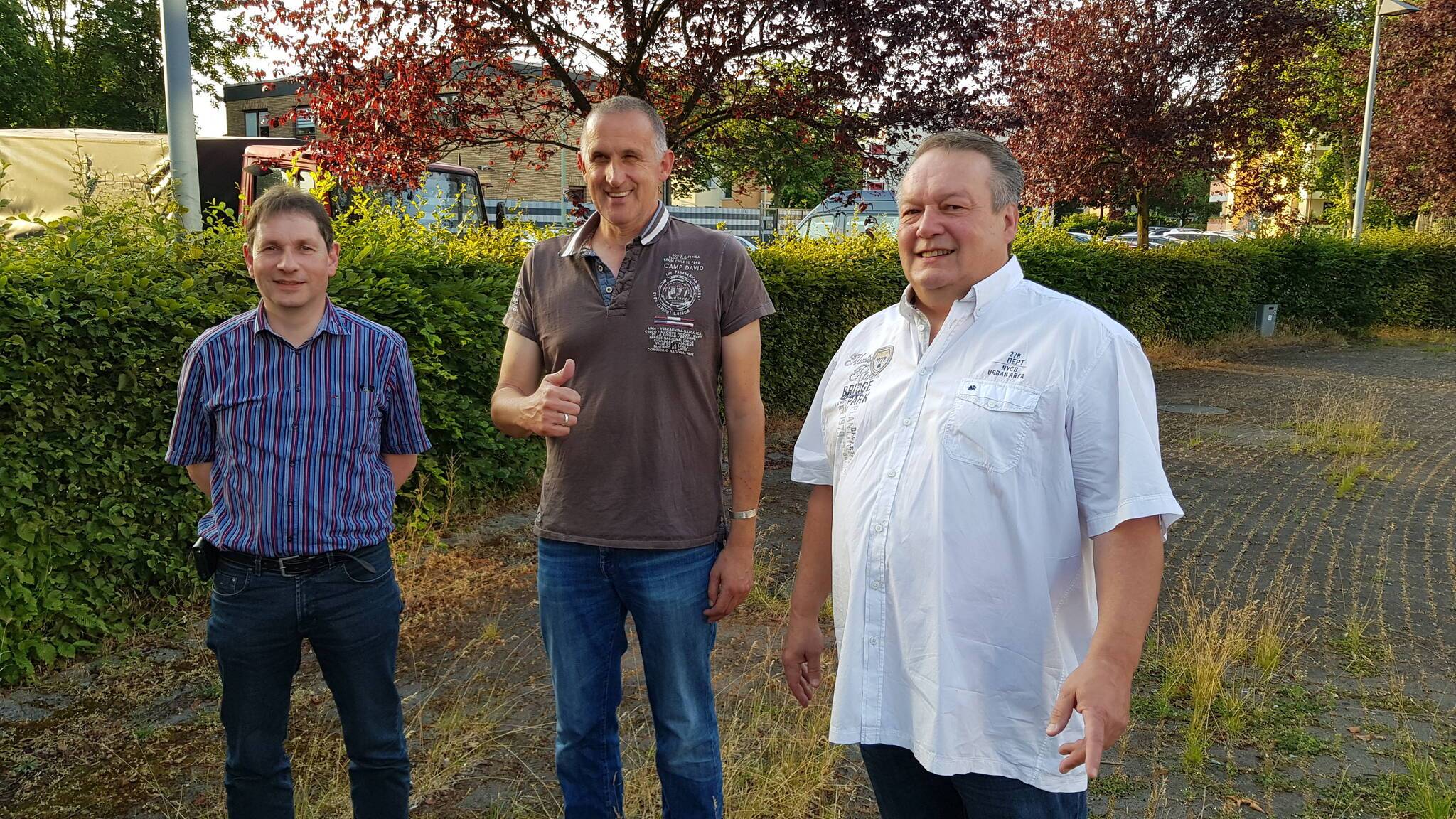  Klaus Stephan (Mitte) ist der neue Leiter der Handballabteilung im OSC. Ihm zur Seite stehen als Stellvertreter Alwin op de Hipt und als Schriftführer Jürgen Meuter (Schriftführer, links).