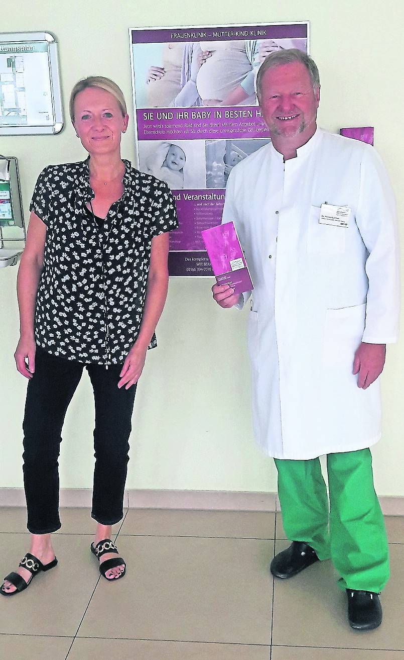 Nicole Schmelcher-Fabri, die Leiterin der Elternschule am Eli, und der Chefarzt der Mutter-Kind-Klinik, Dr. Harald Lehnen, freuen sich, dass die Kurse endlich weiter gehen.