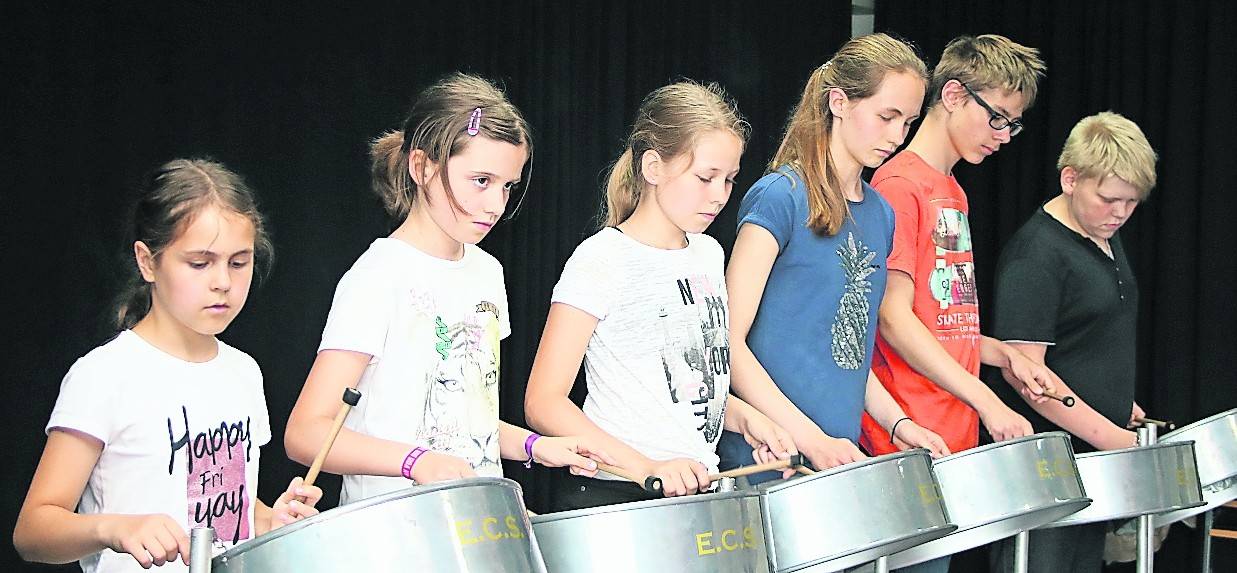 Unter anderem beim Kulturrucksack-Programm: ein Steelpan-Musik-Workshop.