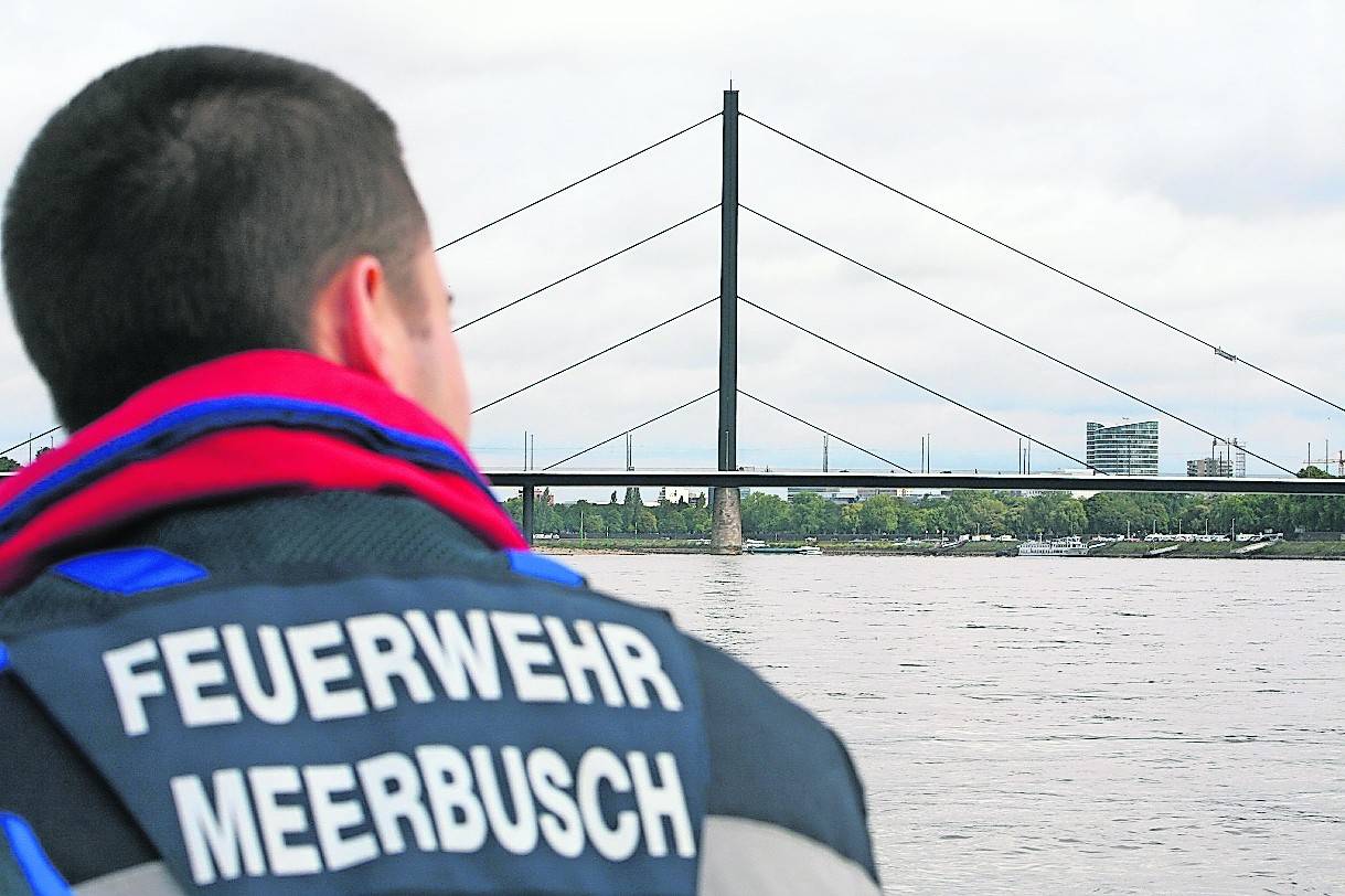  Die Feuerwehr warnt eindringlich, auch bei heißen Temperaturen nicht im Rhein schwimmen zu gehen. 