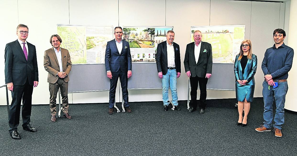  Auf dem Industriegelände der Firma Beines soll ein modernes Wohnquartier entstehen. Die Pläne stellten vor (v.l.): Sparkassendirektor Hartmut Wnuck, Stadtdirektor und Technischer Beigeordneter Dr. Gregor Bonin, Mark Tijhuis, Geschäftsführer von CQ-Haus, Dieter und Horst Beines sowie Dr. Elnaz Ghazi und Andreas Kantartzis vom Architekturbüro Schrammen. 