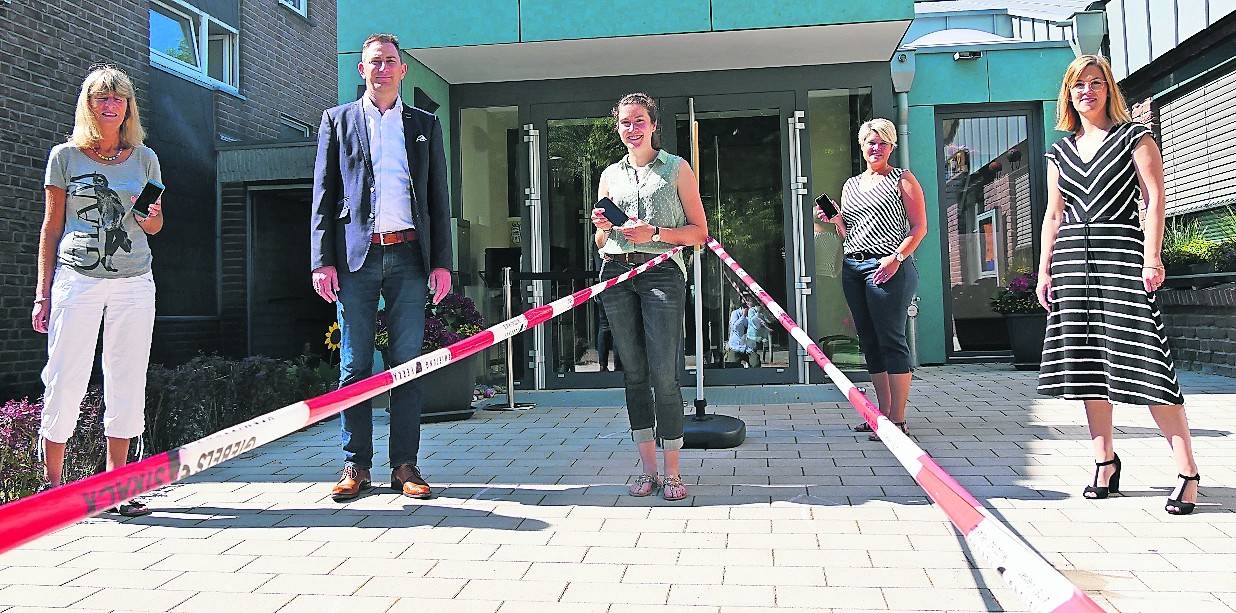 Luzia Jentsch-Kath, Jochen M. Müntinga, Amelie Geppert, Daniela Bäumges und Ute Römmen stellten die neue Kita-App vor.