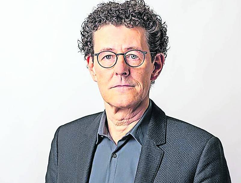  Architekt Heinrich Blass vom gleichnamigen Büro blass architekten hat die Planung für das Multifunktionsbad im Nettetaler Haupt-, Finanz- und Wirtschaftsförderungsausschuss vorgestellt. 