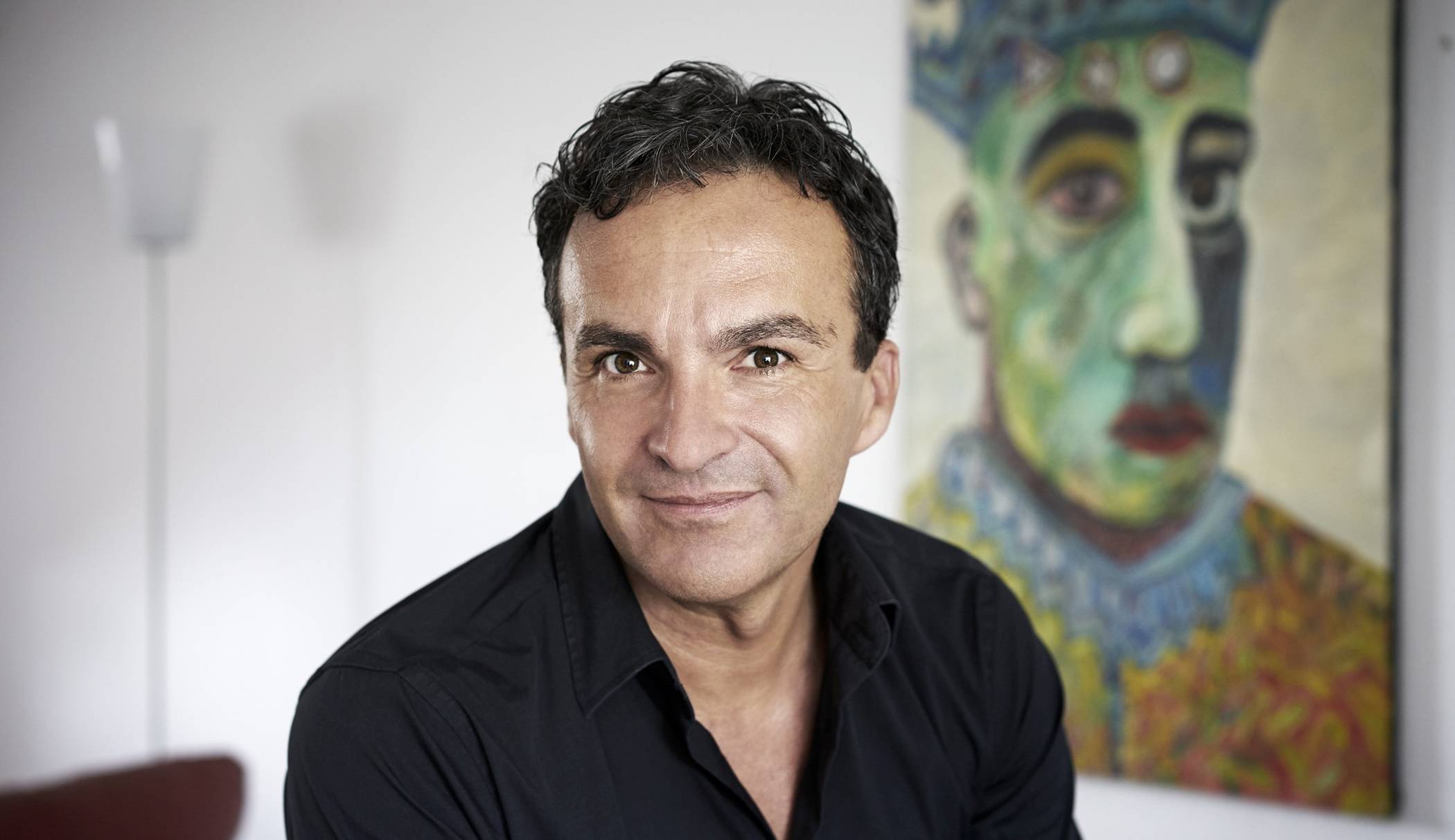 Andreas Izquierdo (großes Bild) macht den Auftakt beim Neustart von „Korschenbroich liest“.