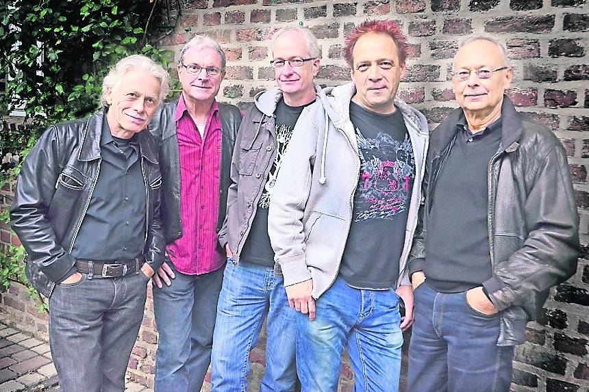  Am 24. Juli spielt die Band Return live im BIS-Garten. 