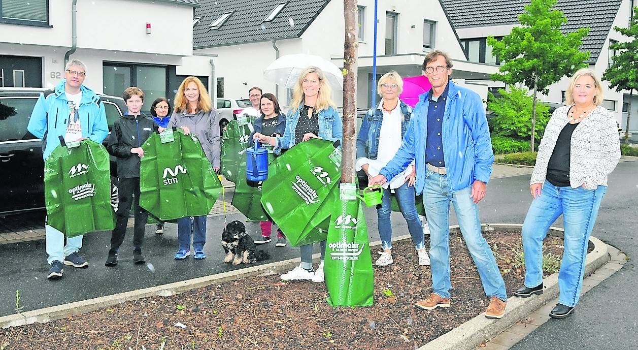  Im Neubaugebiet Am Strümper Busch wurden Bäume mit Wassersäcken versorgt. 
