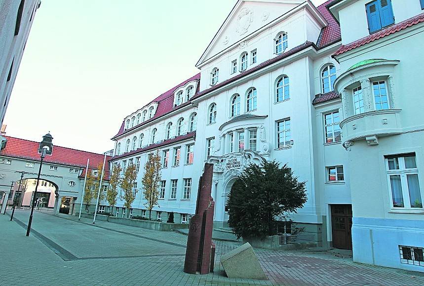 Am Maria-Lenßen-Berufskolleg laufen die Sanierungsarbeiten während der Sommerferien auf Hochtouren.