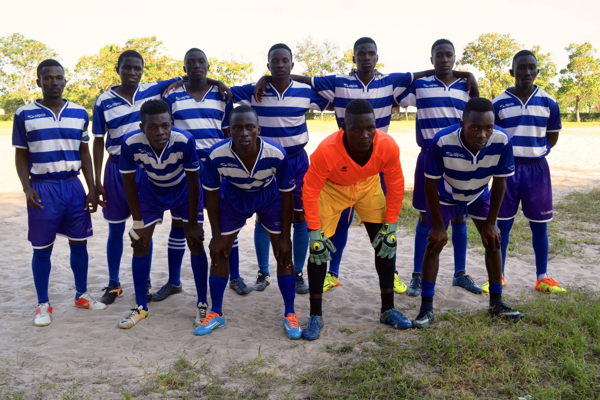 Mit einem MSV-Trikotsatz fing alles an - nun spielen die Straßenfußballer aus dem Stadtteil Gongo La Mboto (Dar es Salaam, Tansania) in der 3. Liga.