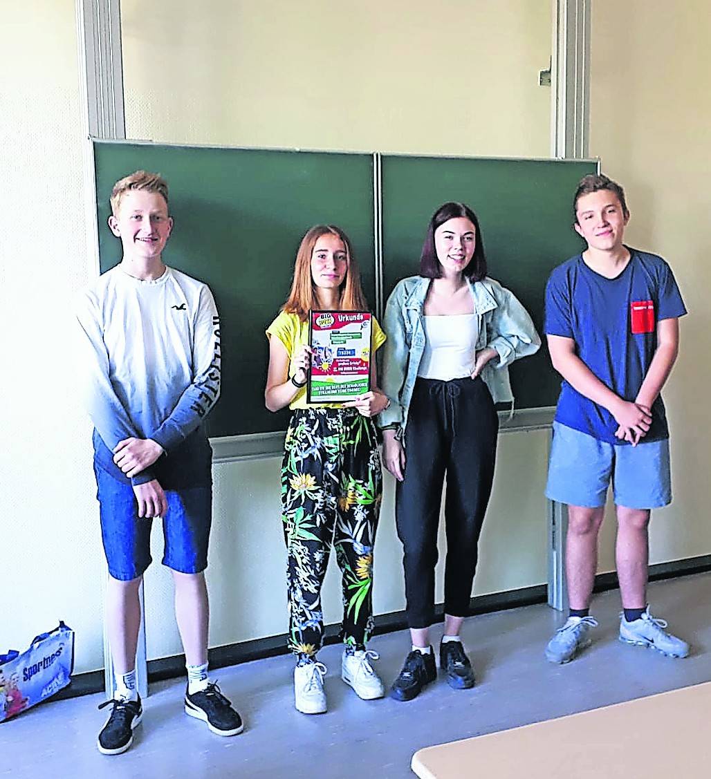 Auszeichnung im kleinen Rahmen (v.l.): Marc Wassen, Lucia Esterado Wirtz, Jana Reynders und Felix Wortmann aus der 9c des Franz-Meyers-Gymnasiums.