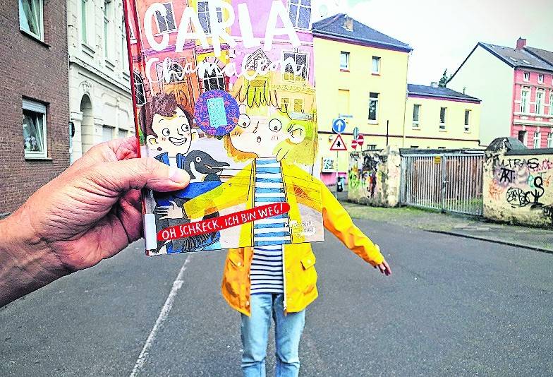 Der SommerLeseClub (SLC) ist inzwischen schon Kult in Mönchengladbach. Dieses Jahr kann man unter anderem bei der sogenannten Bookface Foto Challenge mitmachen.