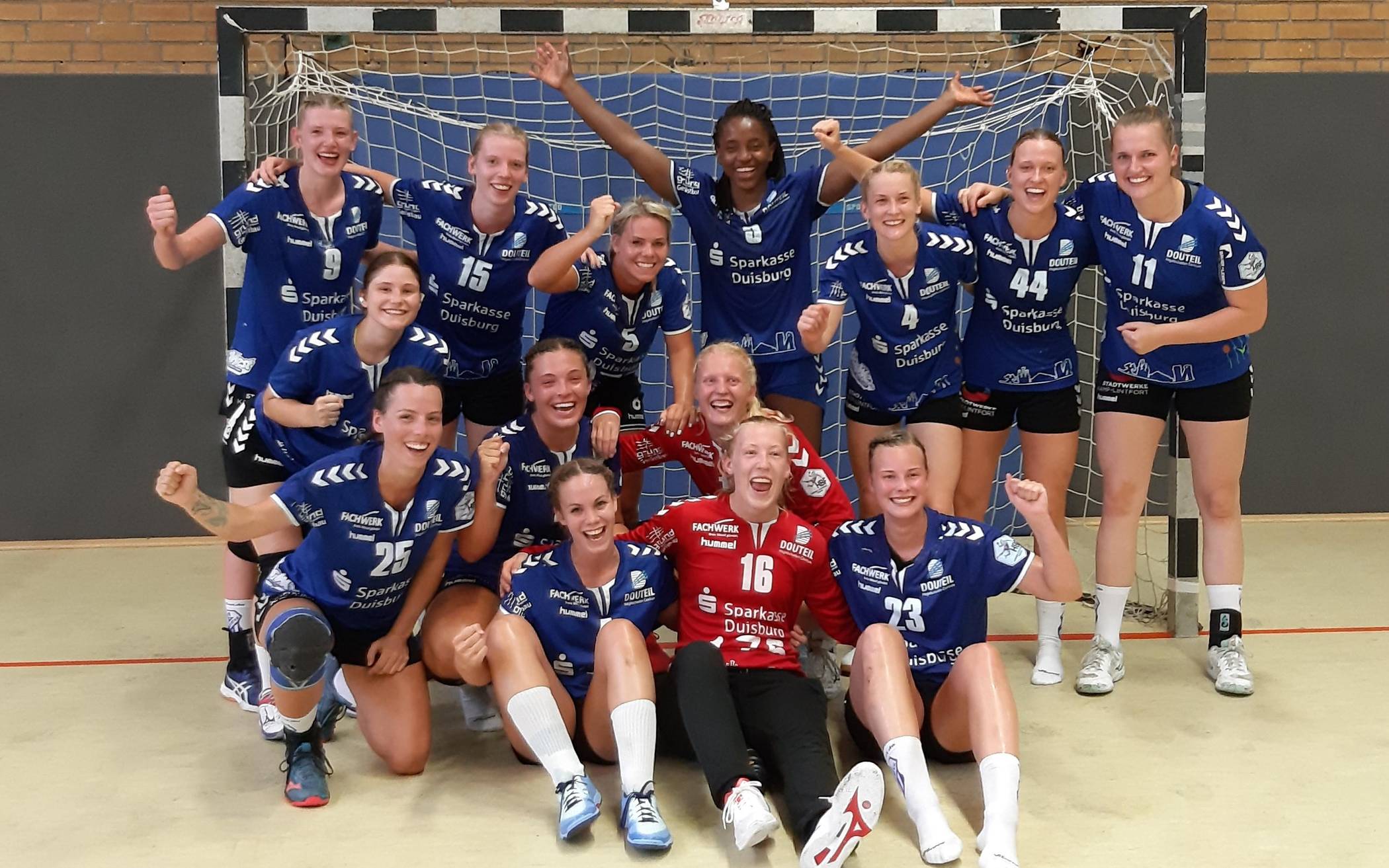 Die Freude bei den Lintforterinnen war nach dem erfolgreichen Testspielwochenende groß.