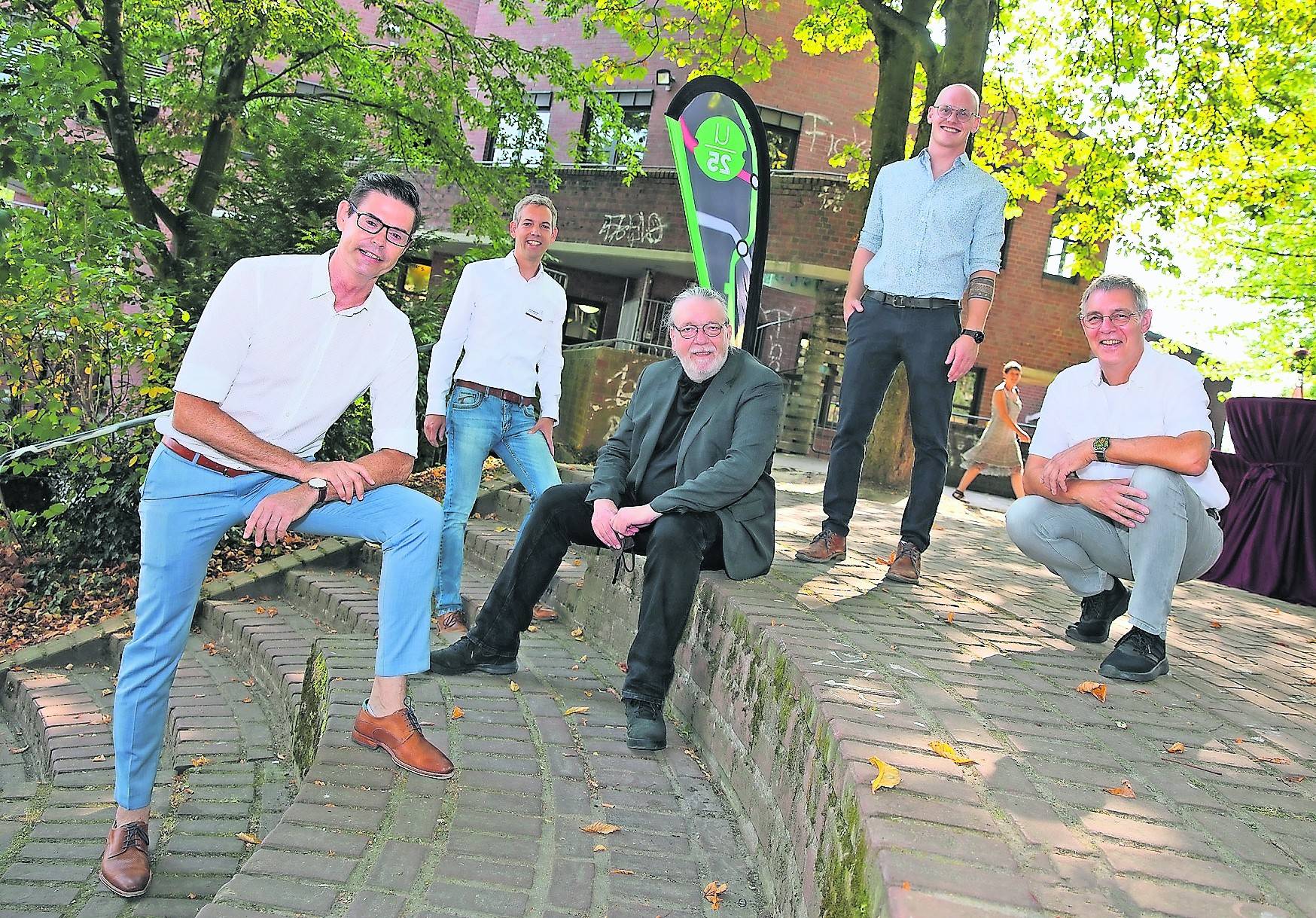  Kooperation für Jugendliche, die bislang durch alle Raster gefallen waren (v.l.): Klaus Röttgen (Jugendamtsleiter), Sascha Schallenburgen (Reha-Verein), Klaus Müller (Geschäftsführer Jobcenter), Tobias Henke (Projektkoordinator, Reha-Verein) und Dieter Schax (Vorstandsvorsitzender Reha-Verein) haben das Hilfsprojekt u25 an den Weg gebracht. 