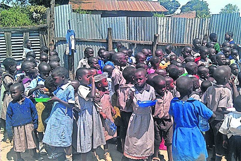 Für die Kinder in Mateka (Kenia) ist der Zugang zu sauberem Trinkwasser überlebenswichtig. 