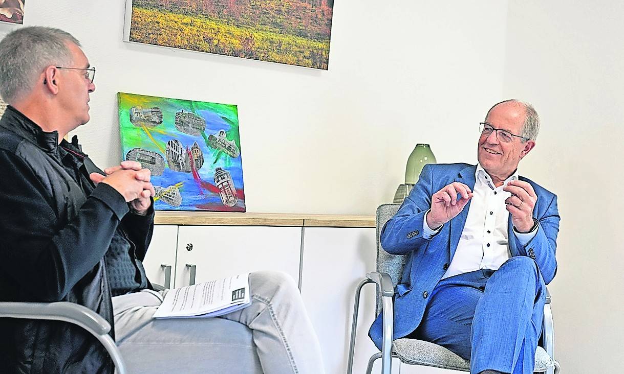 Dieter Schax (l.) vom Reha-Verein empfing kürlich Oberbürgermeister Hans Wilhelm Reiners zum Gespräch.