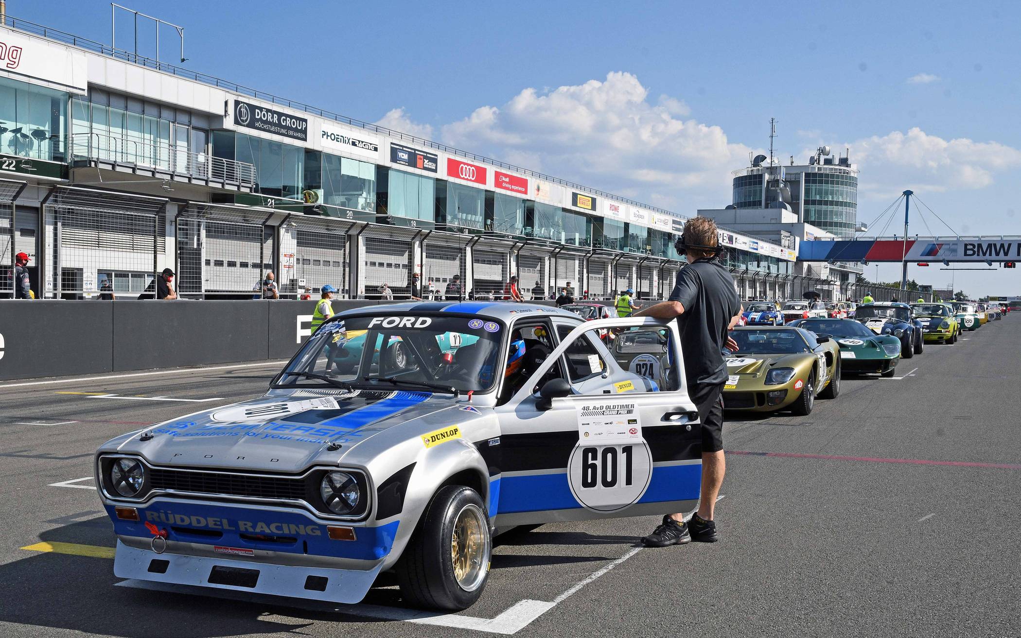 Startvorbereitungen bei Rüddel-Racing aus Duisburg vor