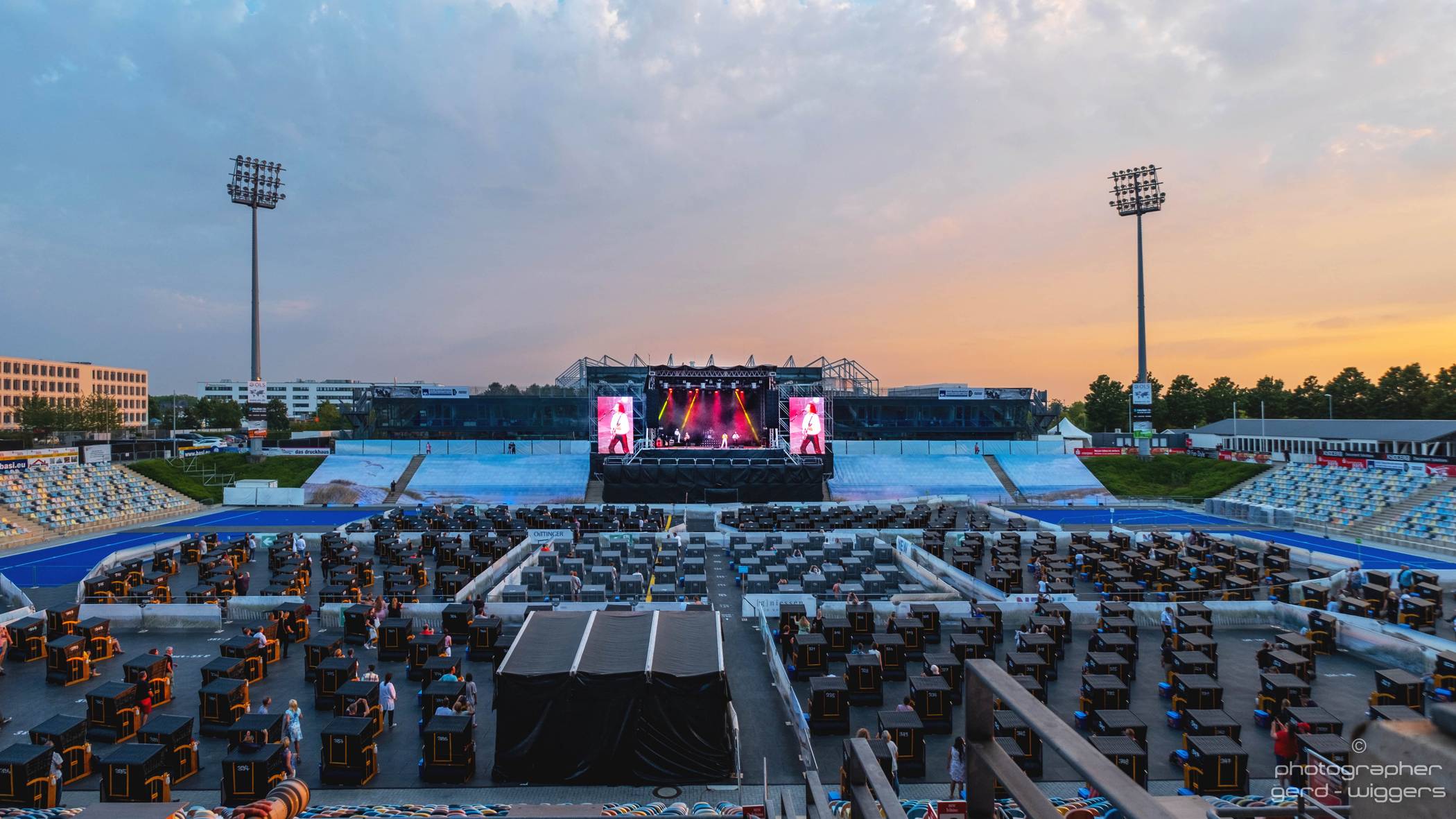  In den kommenden sieben Wochen wird so gut wie kein Tag vergehen, an dem beim „Strandkorb Open Air“ keine Live-Show stattfinden wird. 