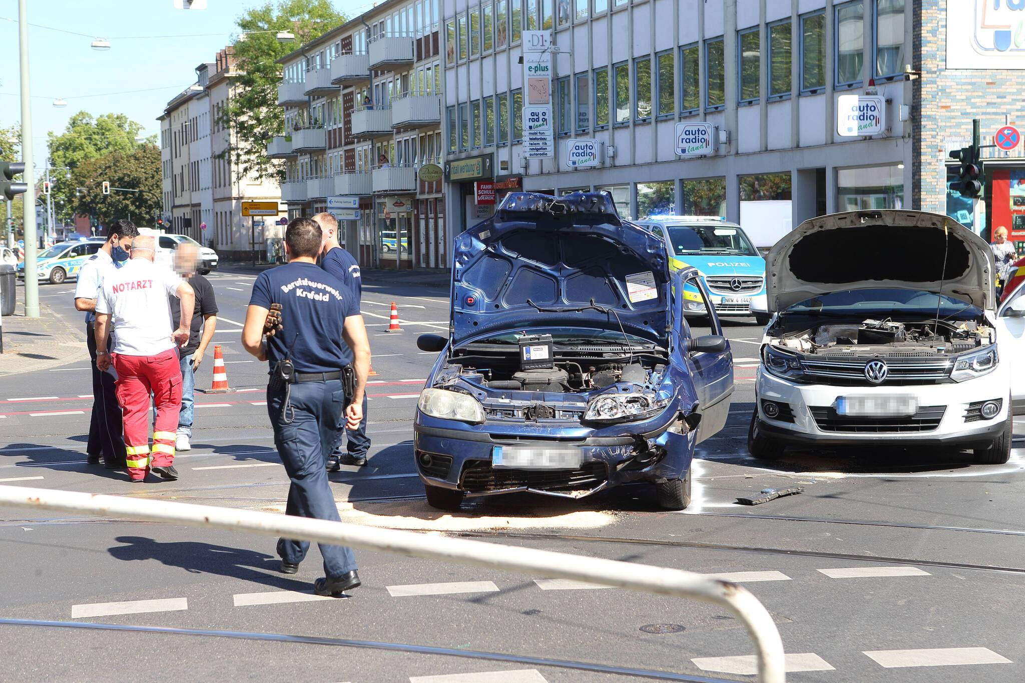 Philadelphiastraße / Uerdinger Straße: Ein Schwerverletzter bei Unfall in der Innenstadt