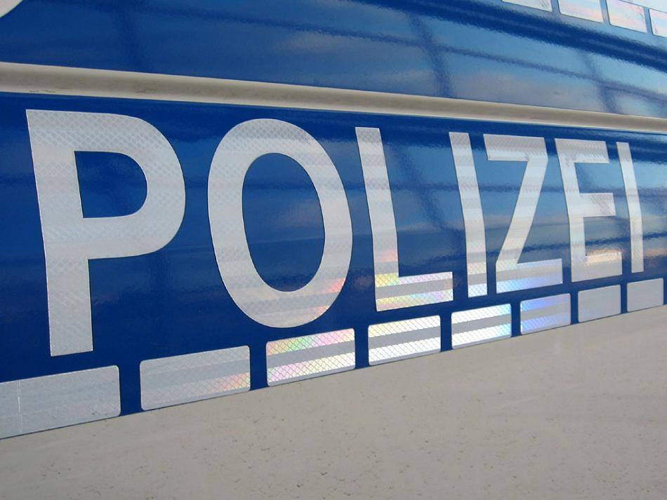 Autofahrer rammt Radler und attackiert ihn mit Baseballschläger