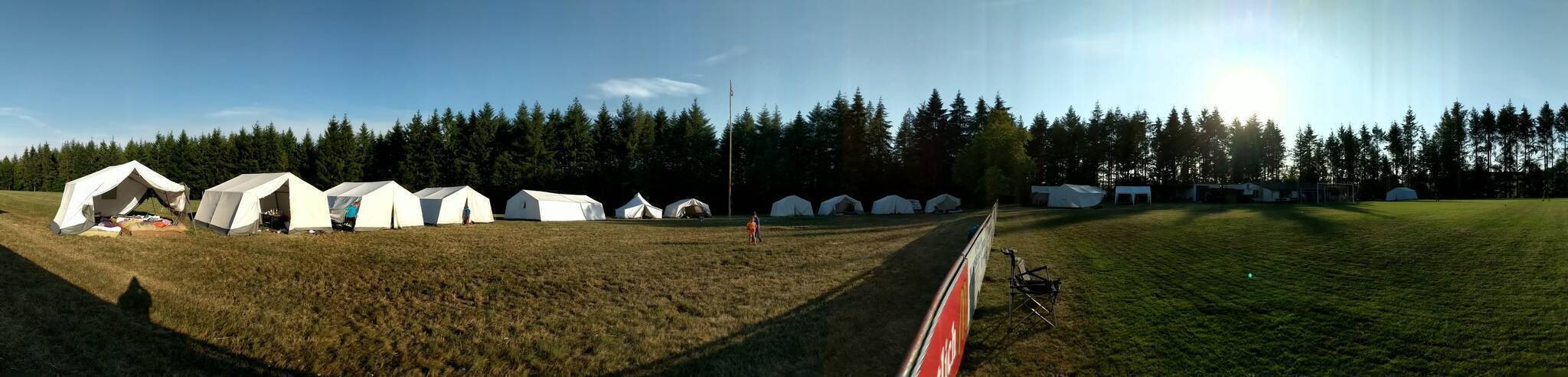  Das Panoramabild vom weitläufigen Zeltlager der KJG in Pantenburg. 