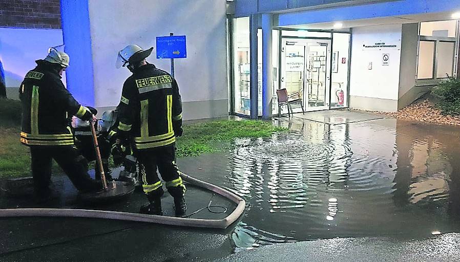  In der St.-Mauritius-Therapieklink drang das Wasser in einen Gebäudeteil und in einen Aufzugsschacht ein. 