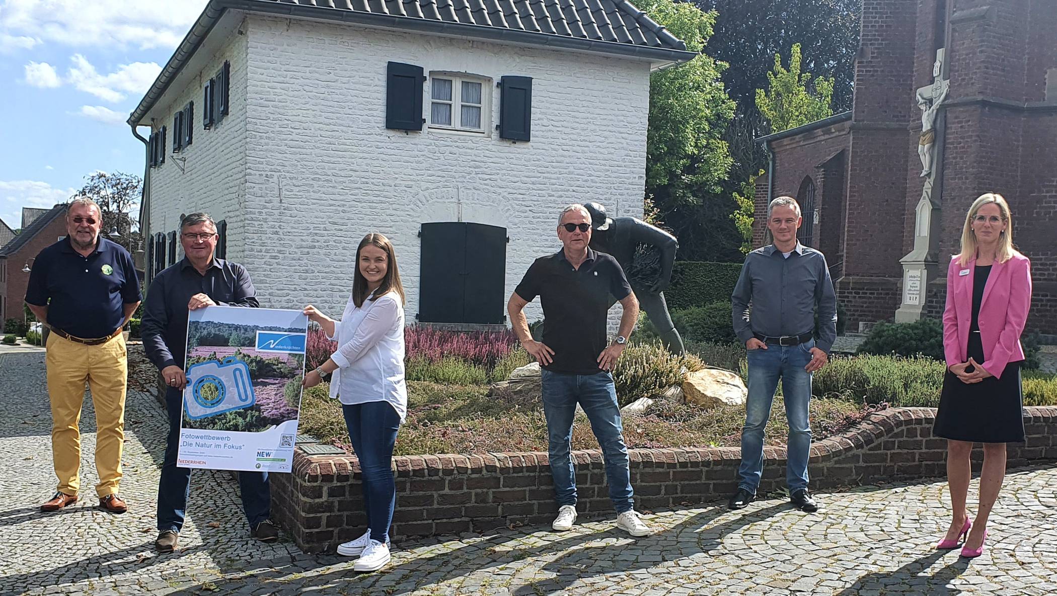  Roland Schmidt (Golfclub Elmpter Wald), Bürgermeister Karl-Heinz Wassong, Verena Lohr (Ge-meinde Niederkrüchten), Fred Eschmann (AlpacaView-Lodge), Frank Grusen (Gemeinde Niederkrüchten), Claudia Wolters (NEW) (v.l.) stellten den Fotowettbewerb vor. 