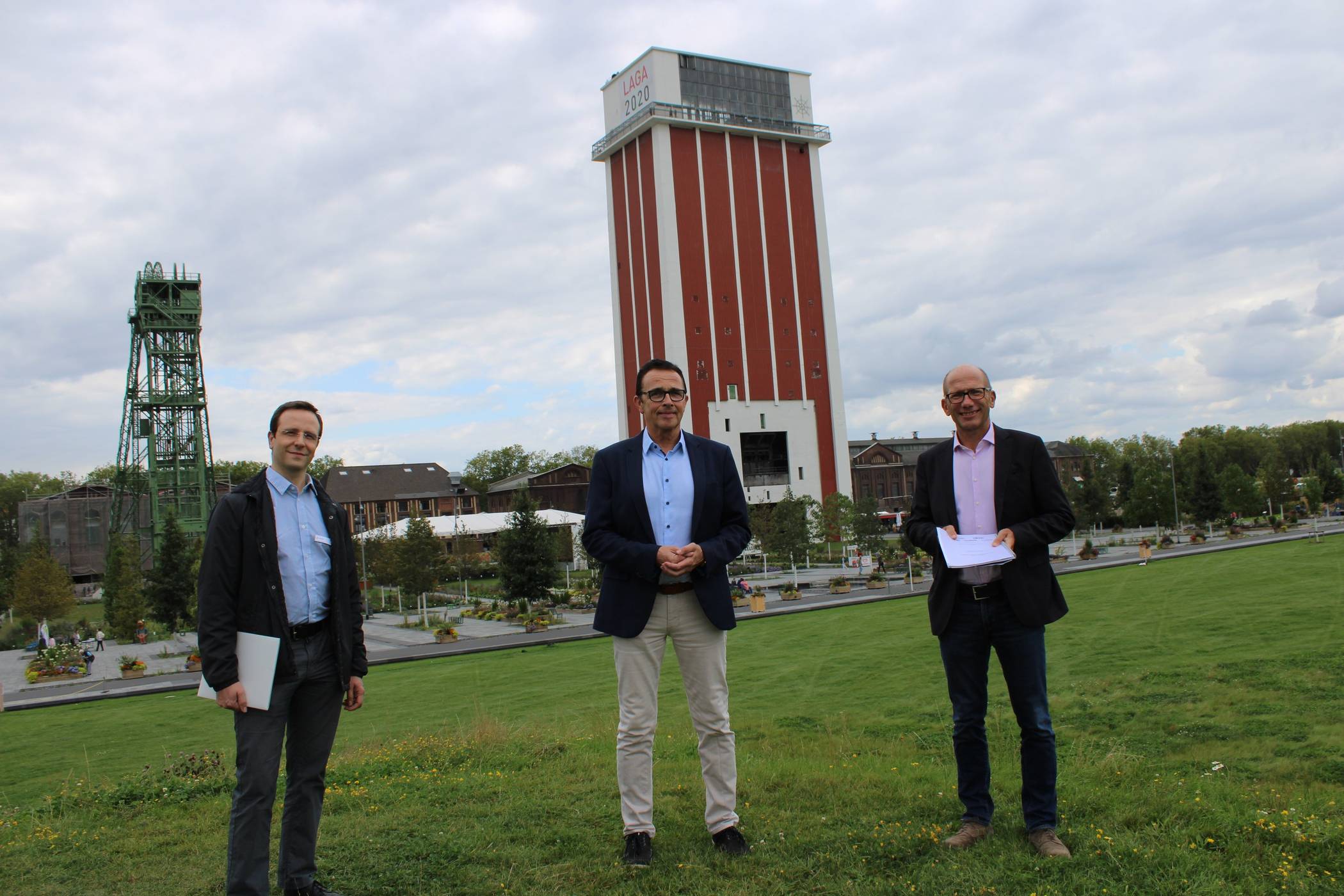 Dr. Martin Klüners (Stadtarchivar), Bürgermeister Prof. Dr. Christoph Landscheidt sowie Dr. Christoph Müllmann, 1. Beigeordneter und Kulturdezernent, wollen den Prozess für die Anerkennung der Kamp-Lintforter Industriekultur als Weltkulturerbe bei der UNESCO vorantreiben.