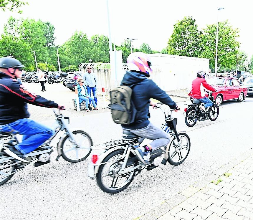  Historische Zweiräder aller Art sind am 13. September zum Drive In im und am Hugo Junkers Hangar eingeladen. 