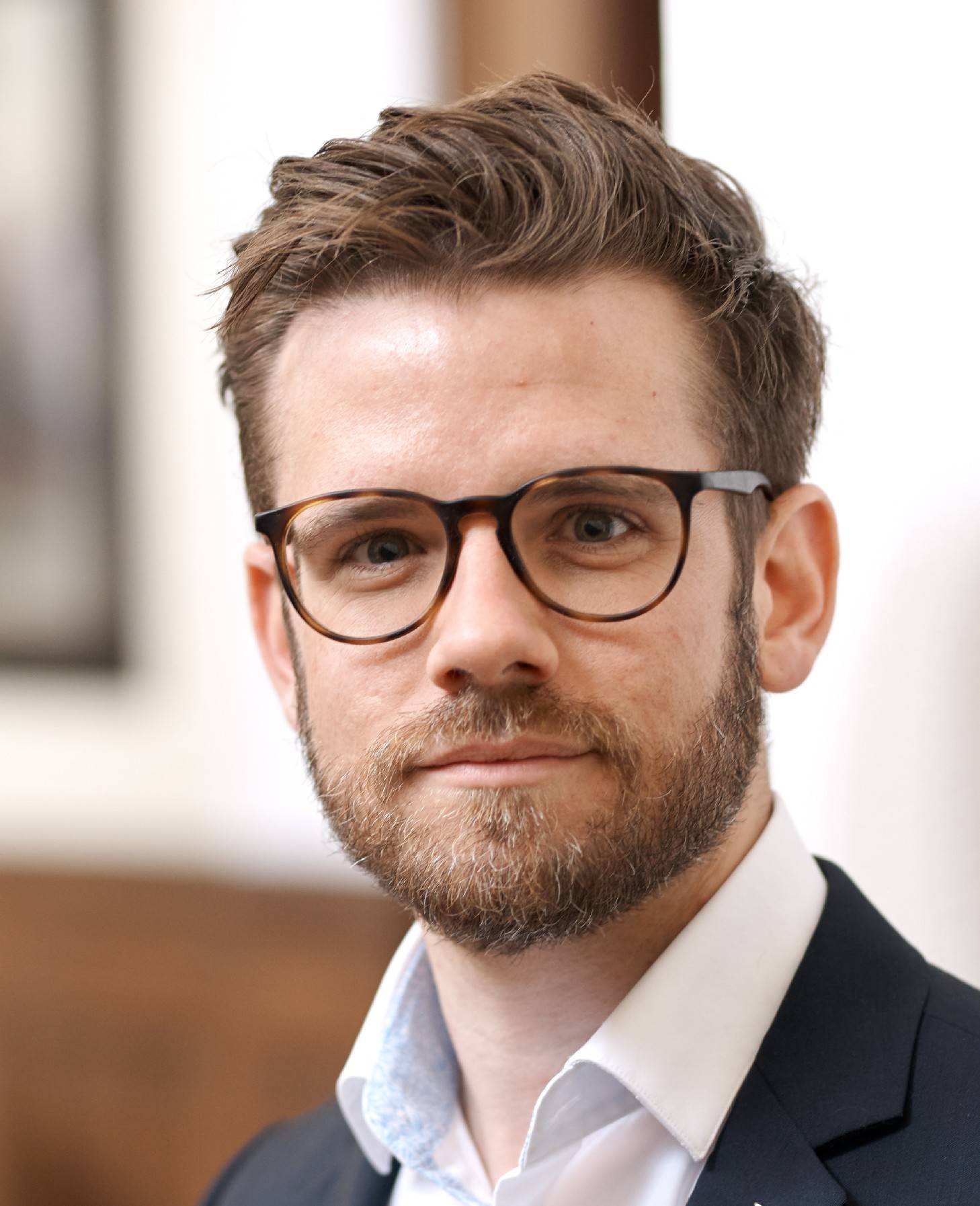  Felix Heinrichs (SPD) zieht an erster Stelle in die Stichwahl am 27. September. 