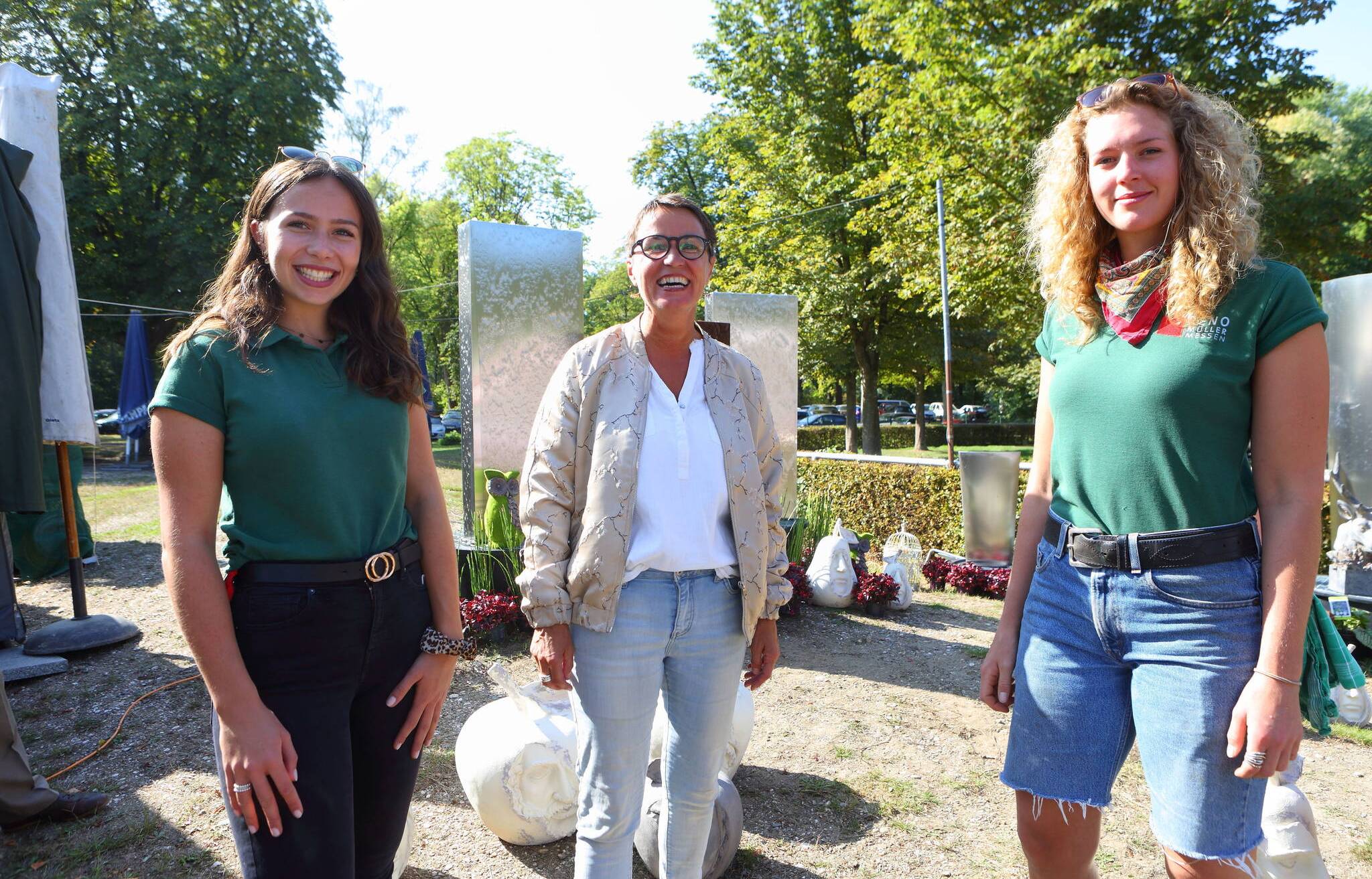 Veranstalterin Lydia Müller (Mitte) freut sich