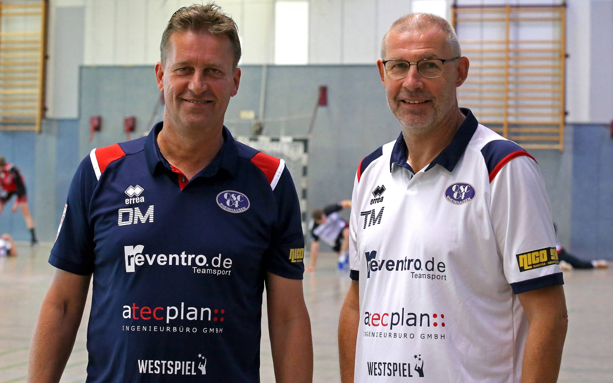 Olaf Mast (li.) und Thomas Molsner freuen sich auf die heutige Heimspielpremiere ihres OSC Rheinhausen.