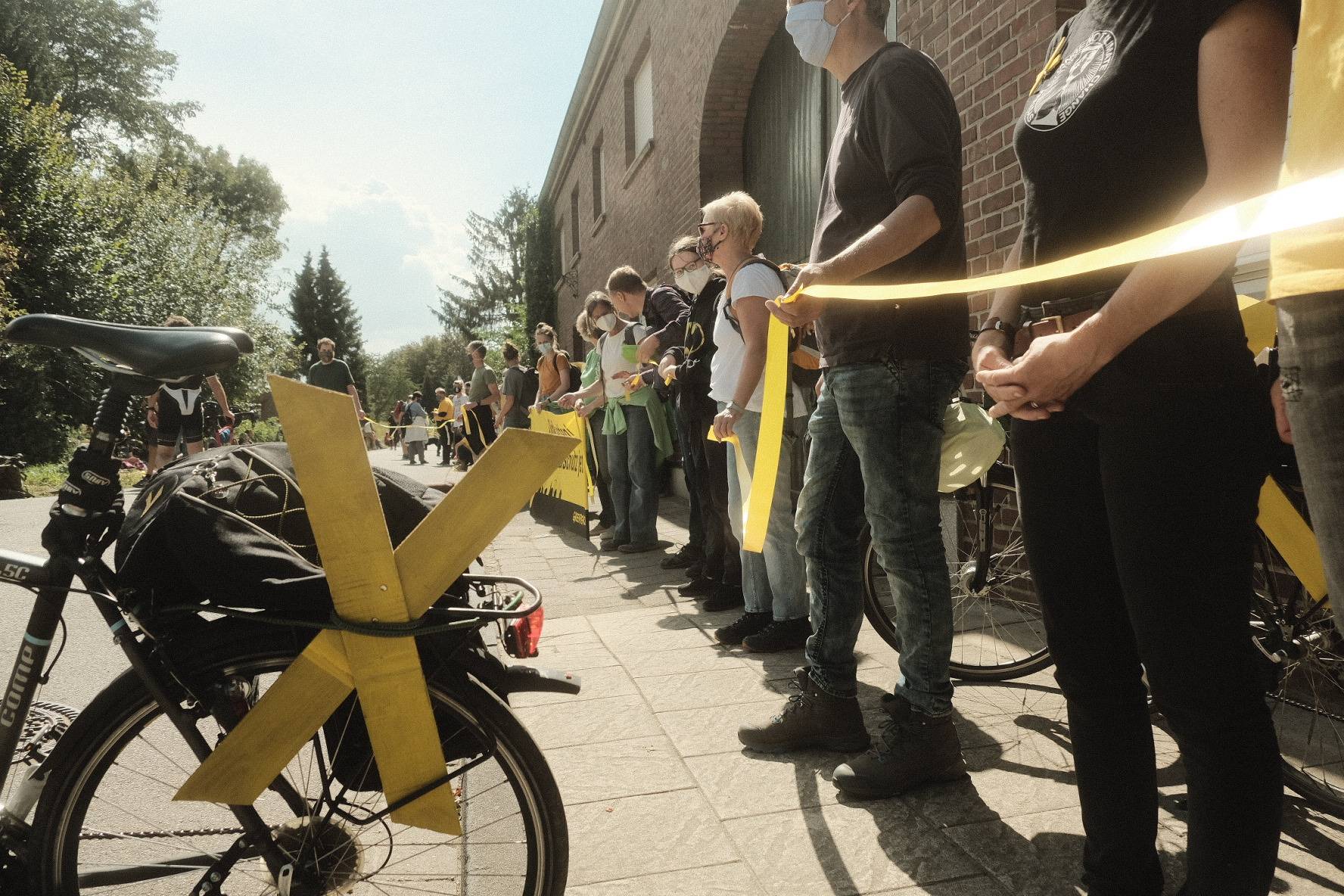  Klimaaktivisten protestieren an diesem Wochenende gegen den Abriss weiterer Dörfer für den Braunkohletagebau.  