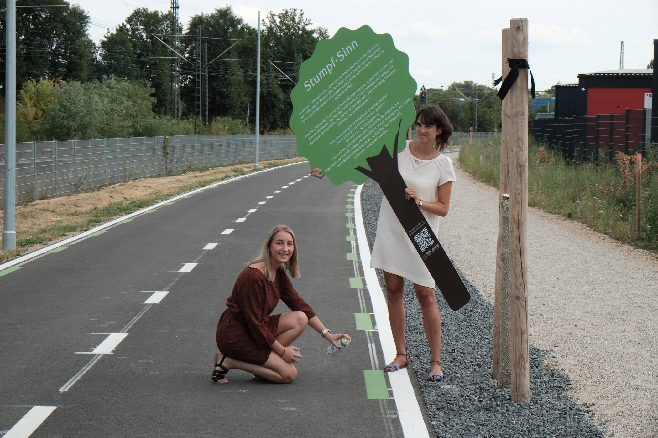 Auf der Radpromenade: Unbekannte zünden Kunstobjekt an