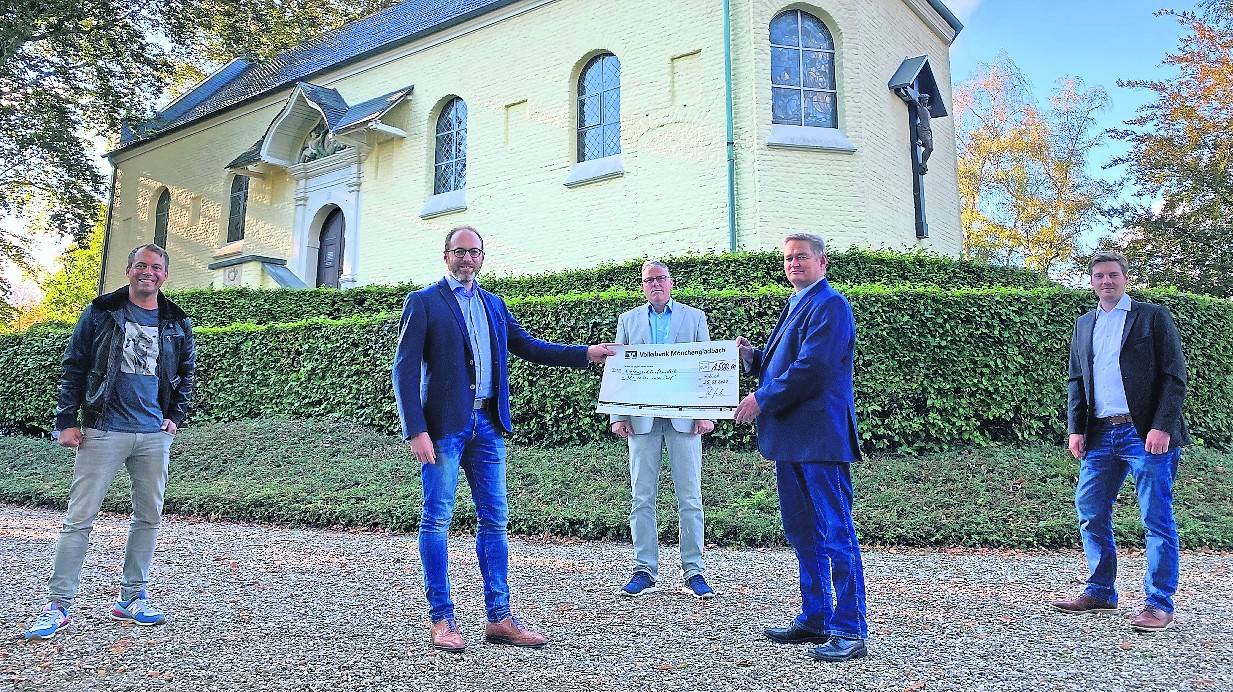 Übergabe der Spende des Schützenverein Klein Jerusalems in Höhe von 1.500 Euro an die Bürgerinitiative „Wir retten unser Dorf“: Unser Foto zeigt von links Beisitzer WruD Christian Pakusch, 2. Vorsitzender WruD Christoph Tepper, 1. Vorsitzender SvKJ Ralf Kivelip, 2. Vorsitzender SvKJ Jürgen Bayertz, 1. Schriftführer SvKJ Sascha Fiebig.