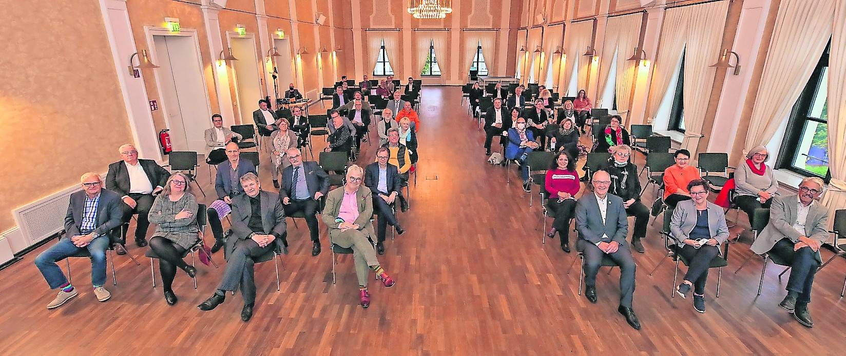 Oberbürgermeister Hans Wilhelm Reiners verabschiedete jetzt 24 Ratsmitglieder und drei Bezirksvorsteher.