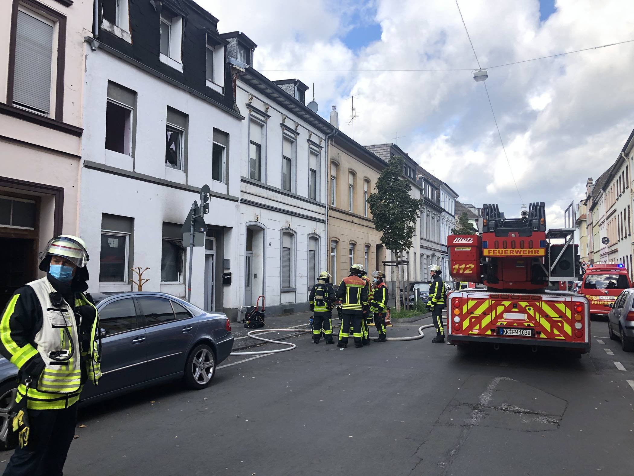 Nach Brand an der Hubertusstraße: Staatsanwaltschaft Krefeld prüft Anfangsverdacht gegen Polizistin