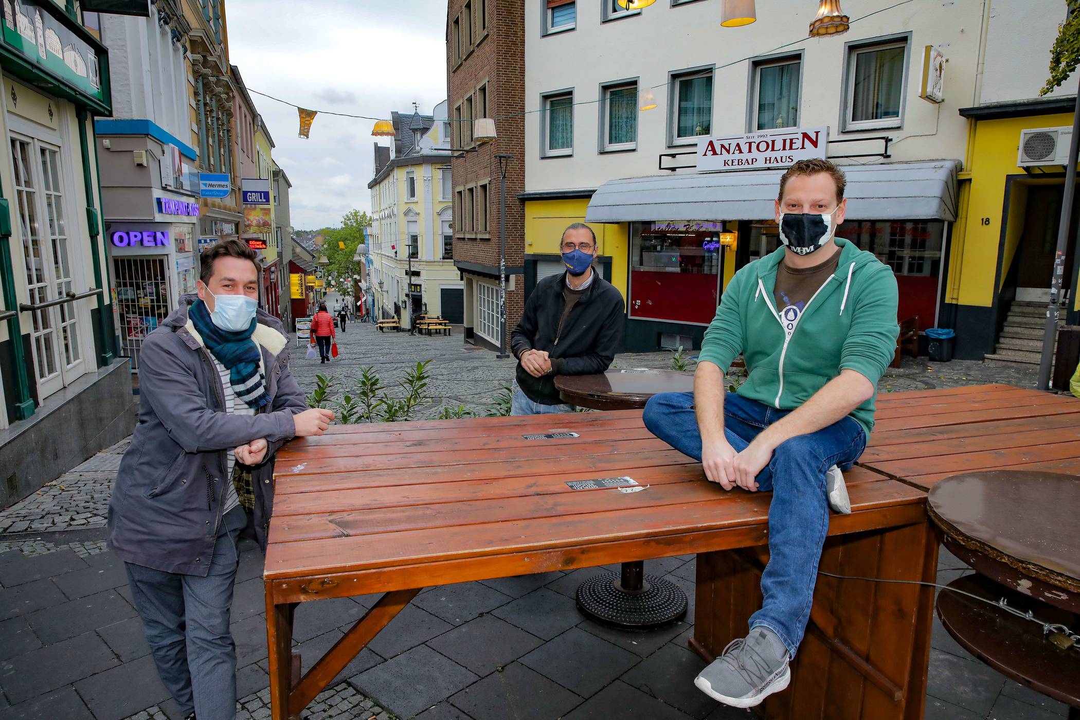  „Eine Sperrstunde ab 23 Uhr in Mönchengladbach wäre eine wirtschaftliche Katastrophe“: Altstadtwirte Marco Raspe vom Foormat, Igor Zonjic vom SunSide, Hauke Jakob vom Manamana (v.l.). 
