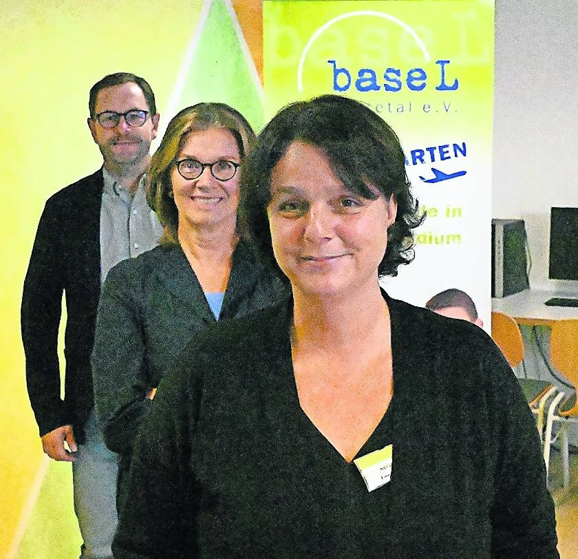  Neu im baseL-Team ist Kerstin Longerich (vorne rechts), dahinter Sabina Dannenmann und Dr. Leo Gielkens. 