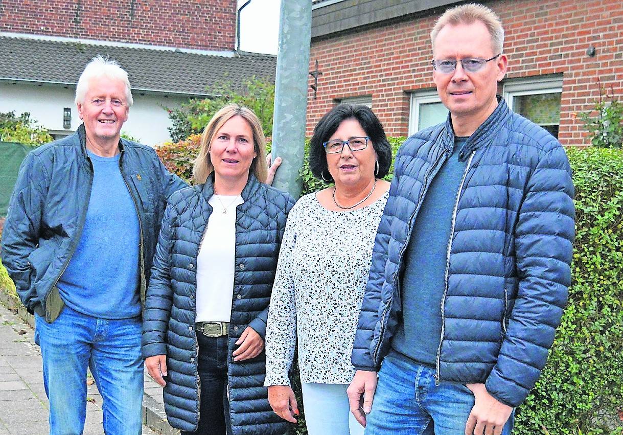 Walter Kohlen, Sonja Lutterbach, Kordula Schroyen und Markus Kohlen (v.l.) machen sich für schnelles Internet in Genhodder stark. Und zwar im gesamten Ort.