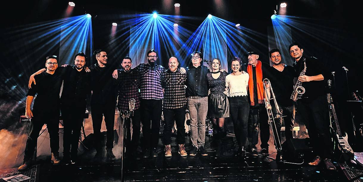 Auch wenn man in diesem Jahr auf das Live-Erlebnis „Acoustic Winter“ verzichten muss, kann man es sich zumindest daheim mit der CD (unten) gemütlich machen.