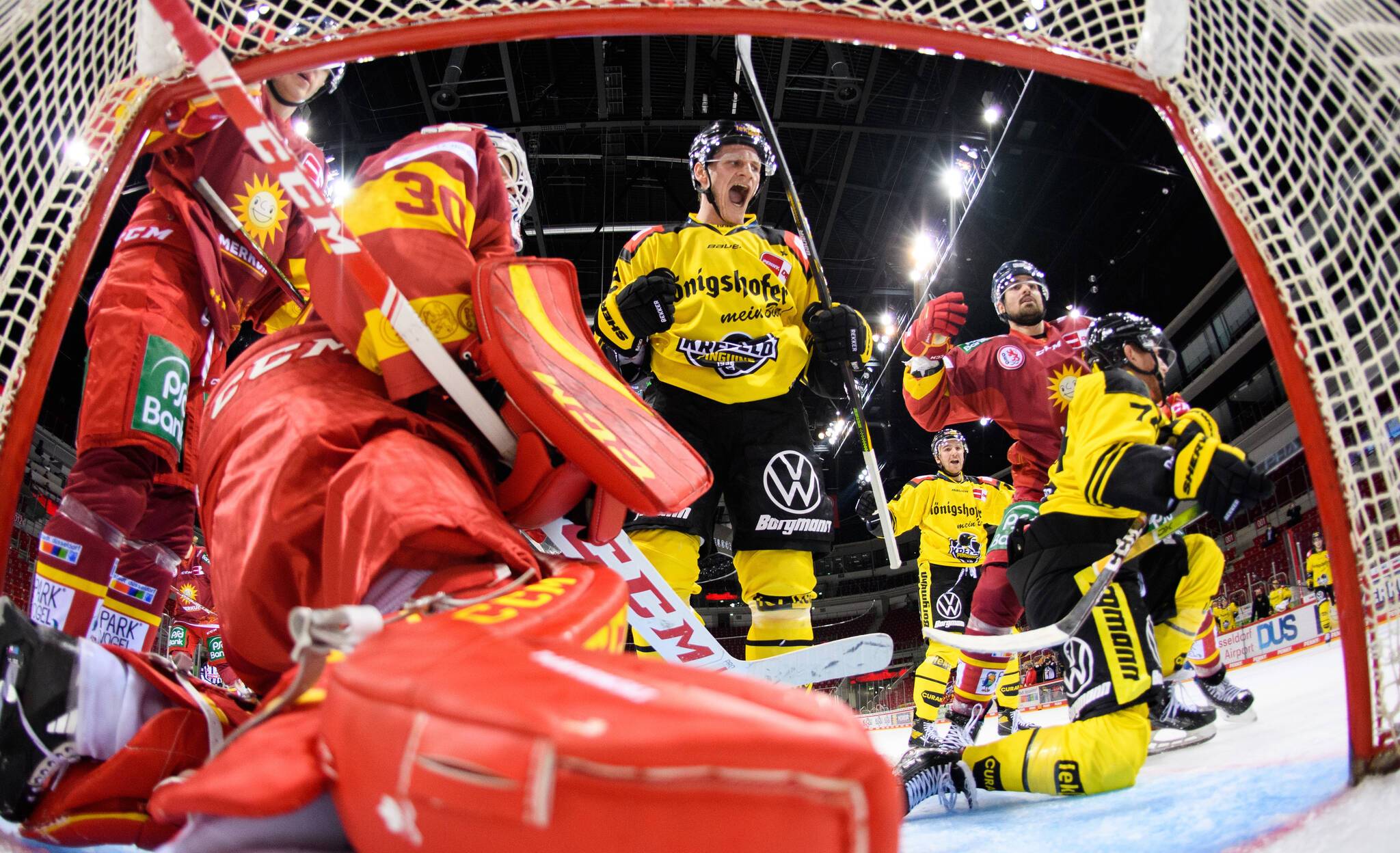 Magenta Sport Cup: 1:2 bei der DEG: Derby-Pleite für die Pinguine