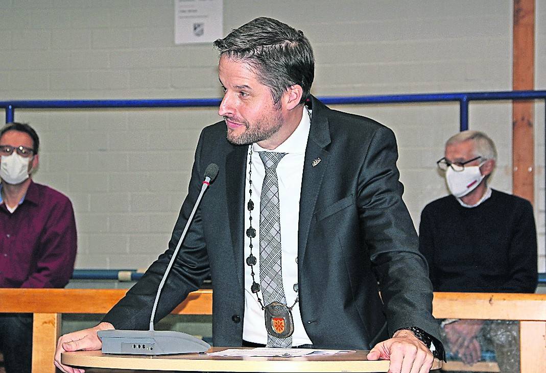  Bürgermeister Christian Bommers warb in seiner Antrittsrede für ein gemeinsames politisches Wirken im Interesse aller Meerbuscher.  