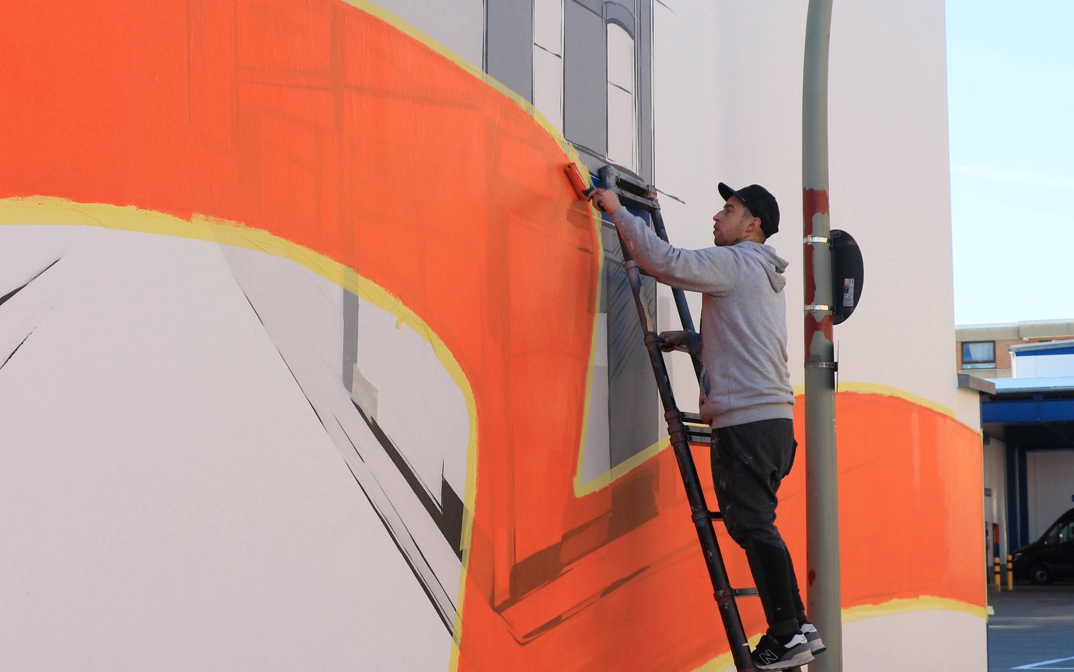 Philipp Koemen (Norm Abartig) bei der Arbeit.   