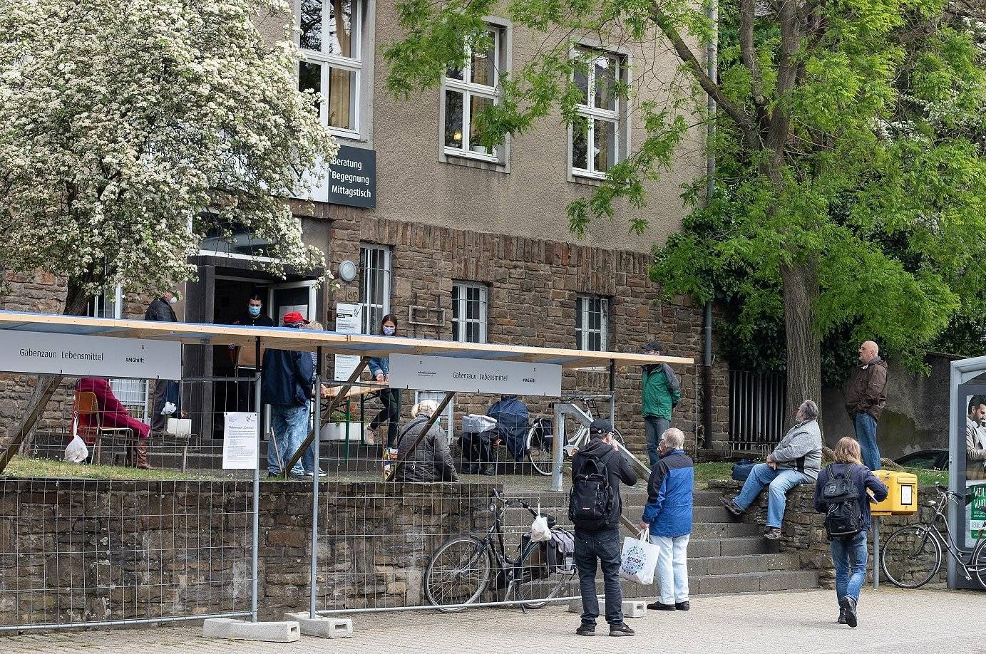  Das ALZ auf der Lüpertzender Straße ist immer eine gute Adresse für Arbeitslose und Bedürftige – auch wenn’s auf Weihnachten zugeht. 