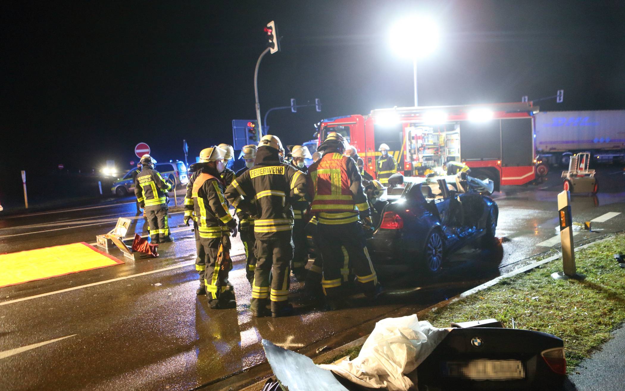 Unfall in Fichtenhain: Feuerwehr musste Insassen befreien