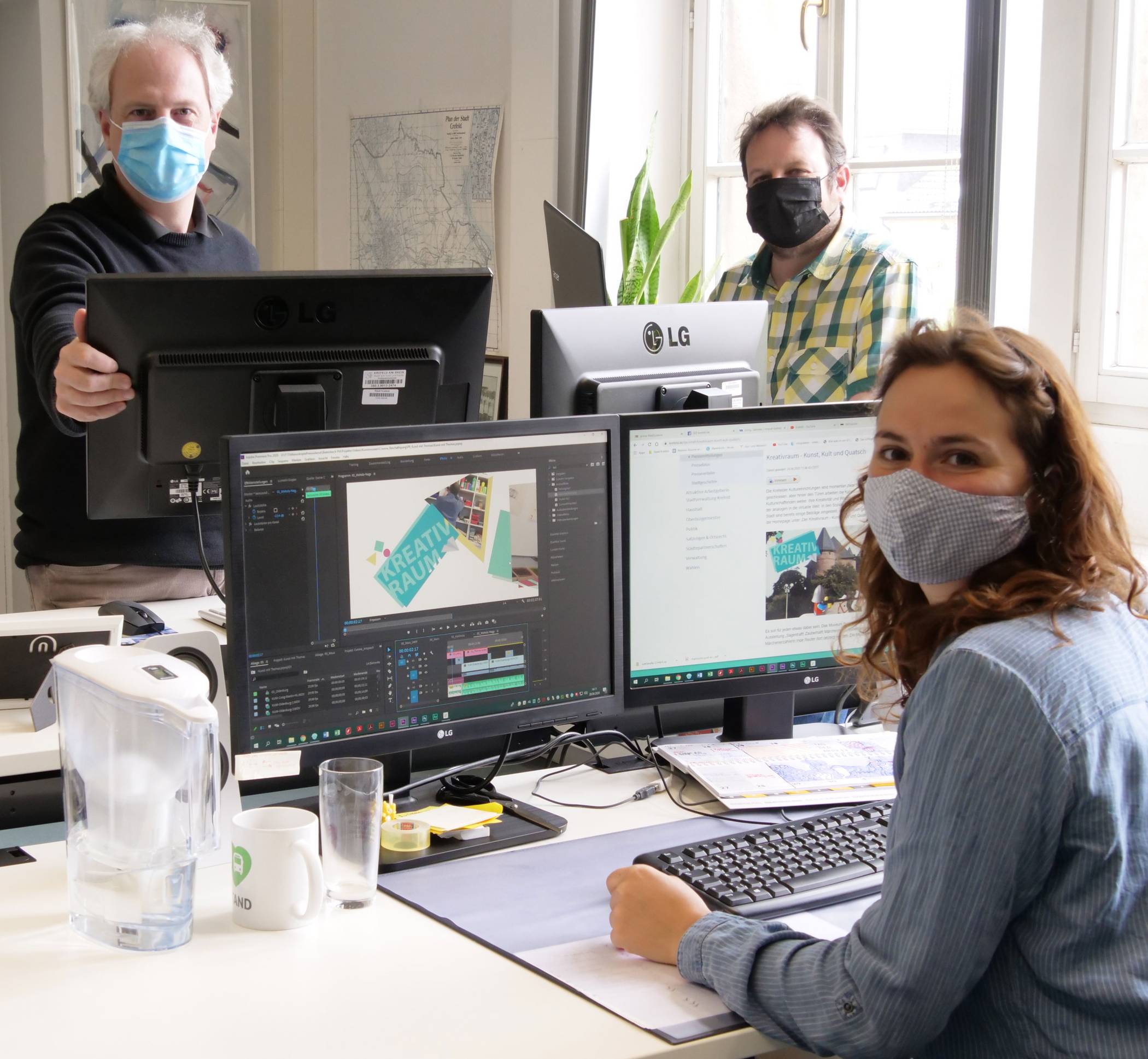 Produzieren im Auftrag der Stadt Krefeld Videofilme über städtisches Geschehen: Historiker Dirk Senger (l.) und Grafikdesignerin Ramona Bietenbeck. Martin Kramer sorgt für die Verbreitung auf socialmedia.  Foto: Stadt Krefeld